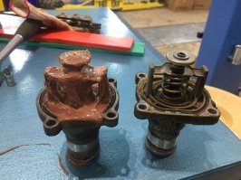 Термостат может и новый так парафином плюнуть если это контрофакт!