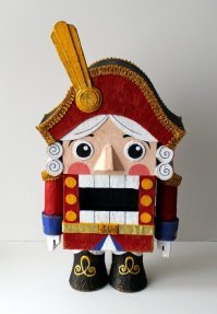 Ей бы щелкунчика сыграть!