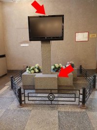 Сдается мне, что умер он не своей смертью и на последок ещё сопротивлялся.