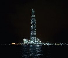 В тёмное время красиво.