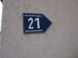 Дома, выдолбленные в скалах и камнях