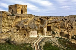 Мечеть вырубленная в скале "Шакпак Ата". В прошлом году был там.