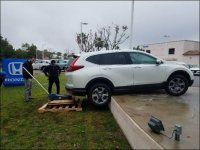 Ну подымут они зад... дальше что? Куда машина с домкрата денется?