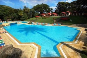 Я так понял, что на бассейн только со стороны удалось посмотреть.
А вот и бассейн