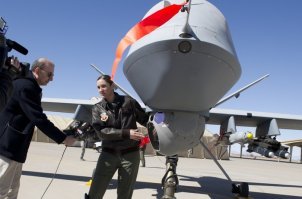 С мусульманами ж воюют, а для некоторых (особенно отмороженных религиозных фанатиков) смерть от женской руки - означает автоматический "зашквар" перед Аллахом, и фигу с маслом вместо райских пущ с девственницами. От сего, многие из них в бою проявляют панические и упаднические настроения если осведомлены о том, что с противоположной стороны среди воинов будут женщины.. а деморализованный противник, это уже половина победы.
Плюс вопрос биологии, в стрессовой ситуации (во время боя) у женщины вырабатывается меньше адреналина, который полезен при физическом контакте (повышает агрессию, тонус мышц, скорость и силу), но более вреден там где нужно проявлять хладнокровие и точность.. от сего, допустим в армии США, лучшие наводчики ПТУР  или "пилоты" боевых БПЛА - внезапно женщины, он с небольшим процентом, но всё же лучше справляются с такими задачами.
Вернёмся к Израилю.. там на Меркавах (довольно дорогой и крайне тяжёлый танк-бтр) катаются, а танк этот весьма сильно забронирован, и особо нет разницы кто там будет в  экипаже, женщины или мужчины (выживаемость еврейских экипажей, одна из самых высоких в мире.. хотя это отчасти потому что они против ослоёбов из прошлого века воюют на танке весом под 70 тонн :)).. с учётом того что в танке надо наводить орудие, целится, вести цель (тамошние танки умеют пулять ракетами из ствола) выезжать на огневой рубеж и оперативно отходить и под огня.. то в танке лучше чтоб сидел более спокойный экипаж, или  хотя бы часть его. Поэтому думаю есть какая-то выгода от девушек в армии.
Стоит учесть что я диванный эксперт с международными именем широко известным в очень узких кругах :) Всё сказанное мною - моё сугубо индивидуальное мнение, основанное на данных взятых из интернета, на основании которых выводы я делаю самостоятельно и вполне себе могу заблуждаться :)