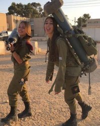 С мусульманами ж воюют, а для некоторых (особенно отмороженных религиозных фанатиков) смерть от женской руки - означает автоматический "зашквар" перед Аллахом, и фигу с маслом вместо райских пущ с девственницами. От сего, многие из них в бою проявляют панические и упаднические настроения если осведомлены о том, что с противоположной стороны среди воинов будут женщины.. а деморализованный противник, это уже половина победы.
Плюс вопрос биологии, в стрессовой ситуации (во время боя) у женщины вырабатывается меньше адреналина, который полезен при физическом контакте (повышает агрессию, тонус мышц, скорость и силу), но более вреден там где нужно проявлять хладнокровие и точность.. от сего, допустим в армии США, лучшие наводчики ПТУР  или "пилоты" боевых БПЛА - внезапно женщины, он с небольшим процентом, но всё же лучше справляются с такими задачами.
Вернёмся к Израилю.. там на Меркавах (довольно дорогой и крайне тяжёлый танк-бтр) катаются, а танк этот весьма сильно забронирован, и особо нет разницы кто там будет в  экипаже, женщины или мужчины (выживаемость еврейских экипажей, одна из самых высоких в мире.. хотя это отчасти потому что они против ослоёбов из прошлого века воюют на танке весом под 70 тонн :)).. с учётом того что в танке надо наводить орудие, целится, вести цель (тамошние танки умеют пулять ракетами из ствола) выезжать на огневой рубеж и оперативно отходить и под огня.. то в танке лучше чтоб сидел более спокойный экипаж, или  хотя бы часть его. Поэтому думаю есть какая-то выгода от девушек в армии.
Стоит учесть что я диванный эксперт с международными именем широко известным в очень узких кругах :) Всё сказанное мною - моё сугубо индивидуальное мнение, основанное на данных взятых из интернета, на основании которых выводы я делаю самостоятельно и вполне себе могу заблуждаться :)