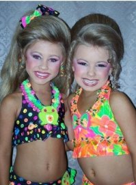 А детские конкурсы красоты в тех же Штатах общественность не смущают? Вот где ужасаться надо.