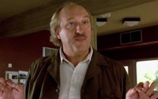 Ты прямо как в том фильме:
- Это есть в моем деле, сразу после размера груди.
- Дальше я не читал