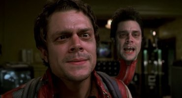 Да уж! значит это у простых смертных права отбирают, а тут нет! Мужик похож на парня из Людей в черном с двумя головами:))