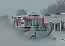 в автосервис запчасти подвезли