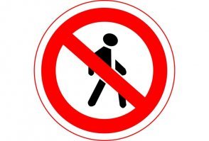 Честно, впервые вижу этот знак на дороге. Вот тут бы точно присмотреться гибдд, чтоб почаще мелькал.
А по теме - а хз, то ли тормоз, то ли газ, в общем - сын, обшибок трудных.