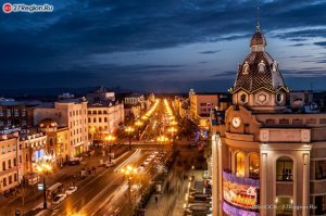 Фотограф на вес золота, все фото в самых стрёмных местах.
Вот на фото тоже Карла Маркса Хабаровск.