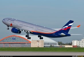 Я не буду переубеждать, что безопасность от возраста никак не зависит. Обилие 20-30 летних самолетов на линиях США тому подтверждение. 
Но у вас устаревшая информация насчет возраста. Как минимум Аэрофлота и s7 парк с завода, у остальных тоже не со свалки.
Вот сайт: 
Вводите туда регистрационный номер борта и смотрите информацию по нем. Дата первого полета, дата поставки в авиакомпанию, сколько операторов эксплуатировало.
Например этот А330 с номером VQ-BPI 12 года выпуска. Кроме Аэрофлота нигде не летал.