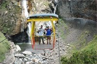 А у нас множество мест, где нет мостов через реки. Там необязателен экстрим, и нужны  не очень невысокие  вышки на обоих берегах для наклона, обеспечивающего скольжение по тросу. В Бразилии через ущелья даже старушки вместе со своими козами  так перебираются, а наши бабуси ничем не хуже..))  Есть еще такой , менее экстрмальный вариант-