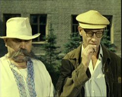 Не упомянута ещё одна, может быть самая знаменитая, роль Гайдая!
- Огласите весь список, пжалста! "Операция "Ы"...