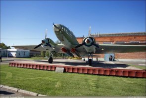 Типа такого? У нас на соседних проходных стоит, восстановленный.