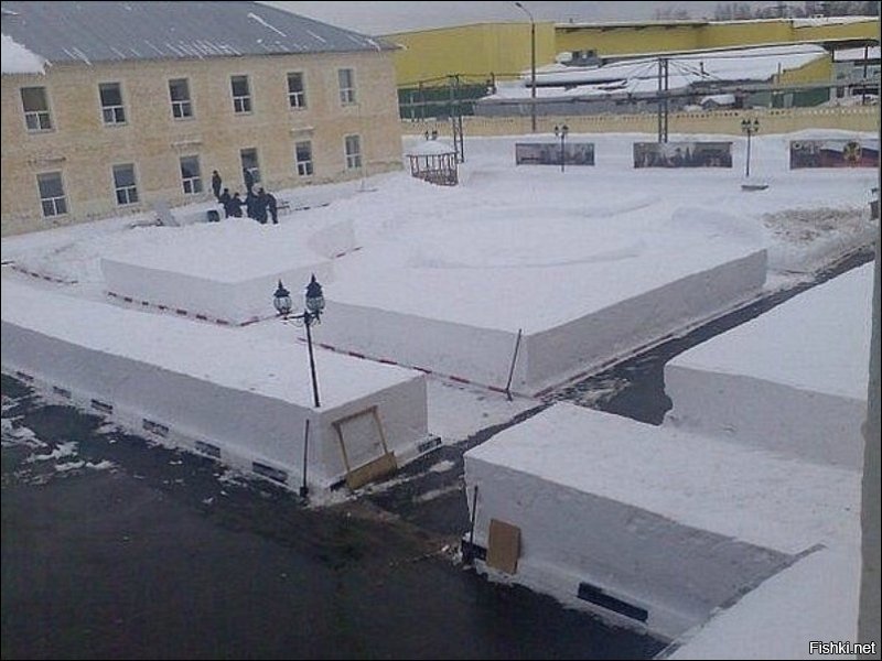 Уборка снега в армии.