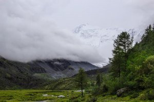 Горный Алтай. Облака либо внизу, либо передвигаться прямо сквозь них.