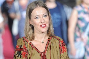 "Ее прозвали мулом, потому что лицо женщины всем напоминало морду лошади. Причиной подобной внешности был рак губ, из-за которого все лицо деформировалось, и от которого она в последствии скончалась. Она была замужем и родила ребенка." - я даже знаю ее потомка...