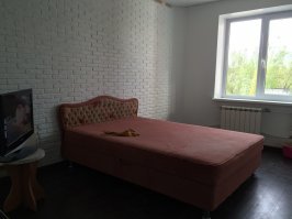 Прикольно, мне дико нра, особюенно сейчас в наше время, когда пространство перегружено, в том числе и информацией - такой минимал в квартире реально расслабляет

Тоже сделал ремонт, и в спальной комнате своими руками забабахал, месяца два ушло - по вечерам после работы