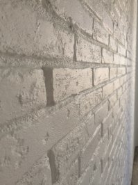 Прикольно, мне дико нра, особюенно сейчас в наше время, когда пространство перегружено, в том числе и информацией - такой минимал в квартире реально расслабляет

Тоже сделал ремонт, и в спальной комнате своими руками забабахал, месяца два ушло - по вечерам после работы