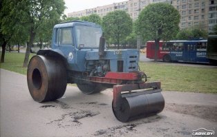 ага,только вибробалки внутри вальца нету,получается это ,,каток,, никчёмный,только для маленьких карт