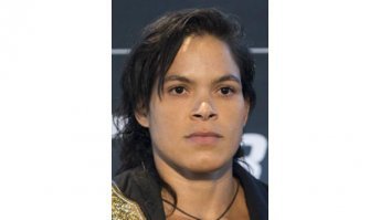 Вот, вспомнил, где я видел эту красотку:)
Боец UFC Аманда Нуньес.