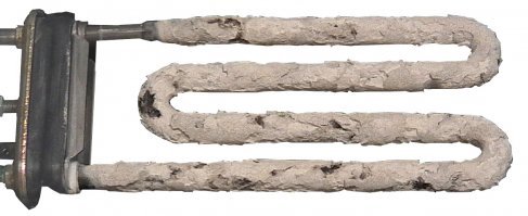 Накипью покрывается нагревательный элемент (тэн) и барабан начинает о него задевать и плохо вращаться.