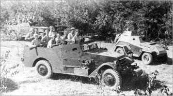 Не совсем. БТР-40 это попытка создать свой М3 Скаут поставлявшийся нам по Ленд Лизу и ниша его была именно разведподразделения  ( для пехоты он не годился так как очень мало влезало десанта - даже не полное отделение). Кстати М3 Скаут так и применялся в основном в разведке. Однако когда его выпустили начались теории войны в зараженной радиацией местности -так появились уже специализированные БРДМ-1 и БРДМ-2.