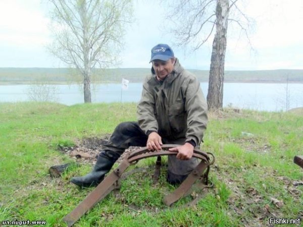 Медвежий капкан перерубил бы рысь пополам.