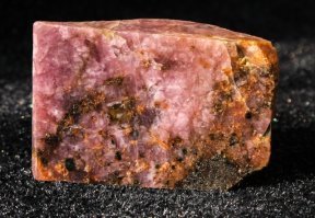 Я бы на Вашем месте вот этот камушек к дозиметру бы поднес. Я конечно не геолог, но больно он на монацит смахивает. Как бы не отвалилось чего от организма... лапы там или хвост...