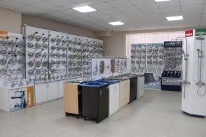 Первое что покупать надо в фирменном салоне, или специализированном магазине а не на барахолке.