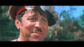 Попандопуло тоже был простым русским парнем в полувоенной форме.