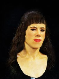 Почему это "милым не назовешь"? Затащить теоретически в современность, улыбочку, макияж - и будет пусть не писаной красавицей, но вполне привлекательной!