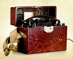 Не поверишь,но в той же Молдове и в том же 1990 г. на КПП  4(для связи с деж. по части) в В/Ч 54629,что в Шалдонешском р-не,около села  Олешкань,стаял именно такой проводной телефон,ТАИ-43.