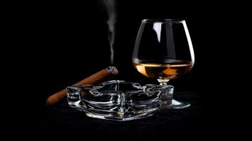 Ещё б сигарами обеспечивали.