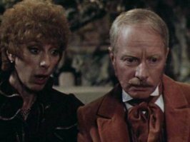 Два льва приблизились к раненому лисенку… Затем произошло то, что не поддается объяснению!