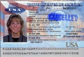 очень хорошенькая улыбушка,  как будто не в РФ живёт, а в США, в РФ всё серьёзно, вдруг она над выборами смеётся? запретить!