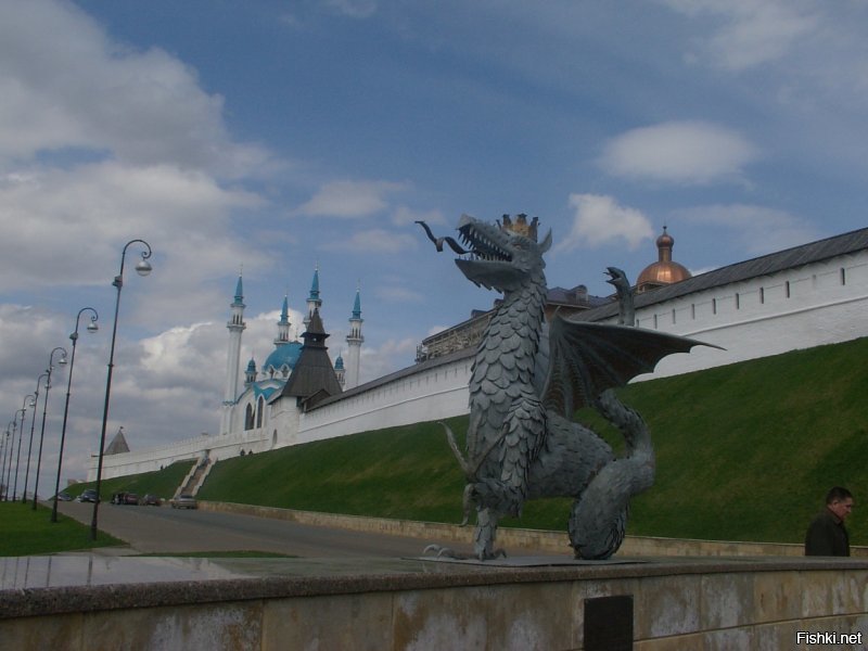 В Казани есть памятник зверюге с заглавной картинки поста