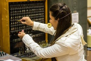 Вся Советская техника 60-70х голов была оборудована разъемами именно типа TRS jack 6.3 mono, а если еще точнее BRO 316. И вообще эти разъемы использовались на телефонных станциях с незапамятных времен.