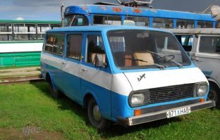 ой, какие теплые и душевные воспоминания: в детстве нас собиралась целая гурьба детишек, и сосед нас по двору на своей машине катал - счастья было полные штаны!