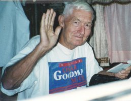 Лунная программа СССР дураками делалась?
Президенту Российской Федерации доверяешь? Или свой прыщь будешь давить, как дятел, для которых гнилой тупой америкашка Билли Кайзинг первым книжечку состряпал?
Вот официальный сайт Президента Российской Федерации:

"В.Путин: Уважаемый Павел Владимирович и уважаемый господин Уильямс!
Мы собрались в Кремле с вашими коллегами для того, чтобы поздравить вас с праздником.
Сегодня не просто День космонавтики, который мы отмечаем как общенациональный праздник всегда в нашей стране, сегодня еще и 45 лет с того момента, когда космос был покорен нашим соотечественником Юрием Алексеевичем Гагариным. И за это время, конечно, очень многое сделано и нашей страной, и нашими партнерами, коллегами. За это время ЧЕЛОВЕК ПОБЫВАЛ УЖЕ на Луне, изменилось качество нашего взаимодействия в космосе. Мне очень приятно, что сегодня представители двух крупнейших космических держав России и Соединенных Штатов Америки вместе работают на одной площадке, на Международной космической станции"
Ну, если хочешь - дрочи на америкашку, верь долбаному америкосу, а не нашим учёным, на тебе иконочку: