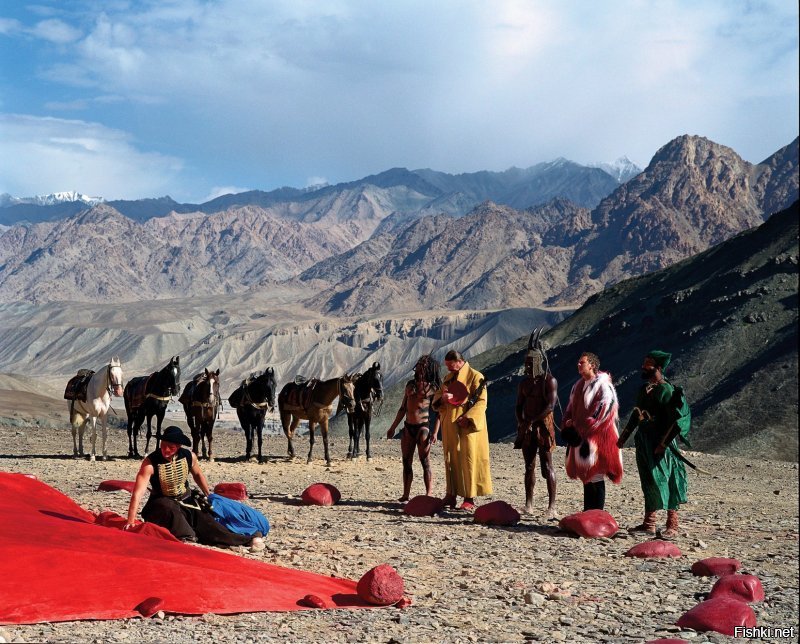 В 2006-м году вышел фильм-фэнтэзи "The Fall" (в российском прокате "Запределье"). Один из самых красивых фильмов, что я видел!
Съёмки велись в Аргентине, Индии, Индонезии, Италии, Турции, Фиджи, Чехии, Франции, ЮАР.

(картинки кликабельны)