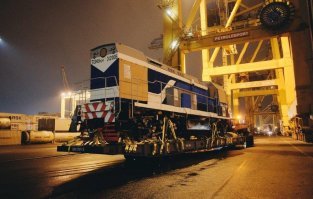 Вот такие когда то у нас локомобили выпускали и сейчас делают, тот что на фото вроде как на Кубу уплывают...