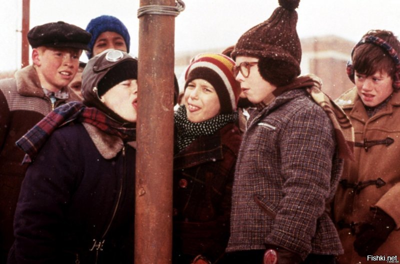 А ничего, что это кадр из фильма "Рождественская История" (1983) и действие происходит в Кливленде? Как он вообще в эту подборку попал???