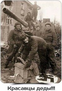 Копаюсь с автоматом, а немец видит, что у меня проблемы, и хватается за пистолет