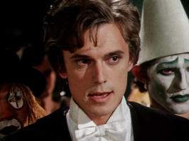 В детстве полюбился мне вот этот иностранец из Принцессы цирка - Игорь Кеблушек