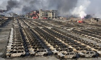 Я так и не понял, а где сгоревшие автомобили?
Вот в Китае два года назад, на складе действительно сгорели автомобили.