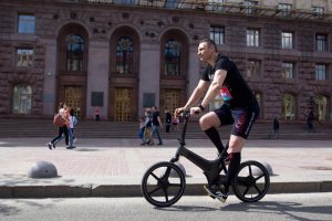 Исторические и  "звездные" личности на велосипеде