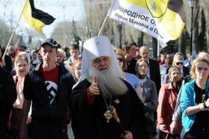 Увы, площадь испохабили логотипами экстремистских организаций, пропагандирующих запрещённую во всех нормальных странах идеологию. Но тут такое норм. 
Аффтар, ты дебил. а как тебе это?
